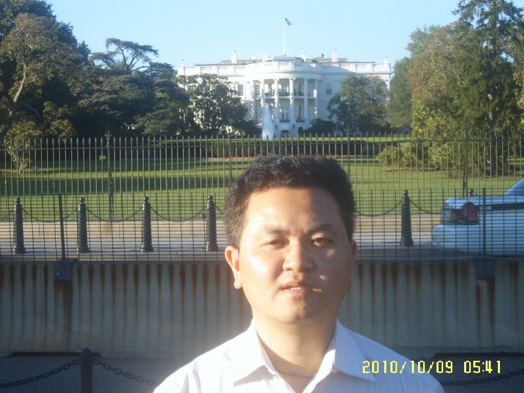 2010年10月9日摄于美国华盛顿白宫(画面右下角为相机时间戳)
